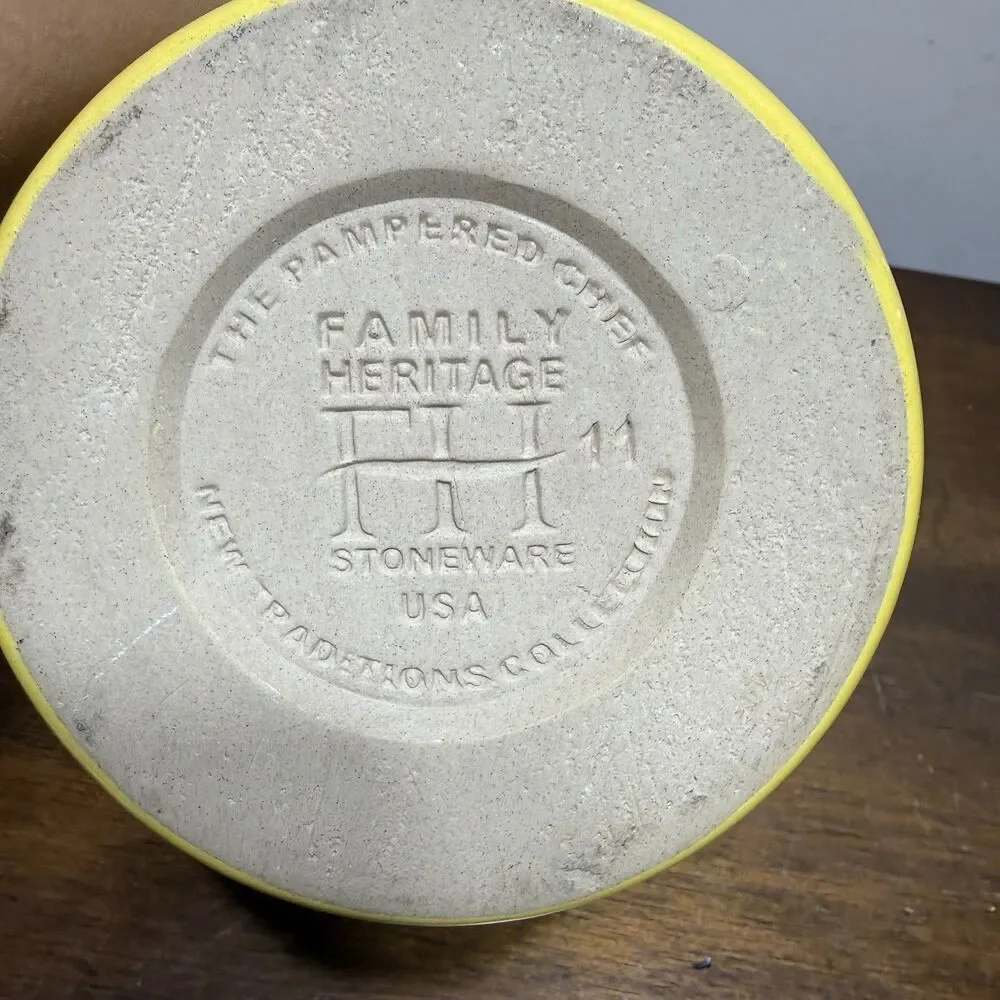 Pampered Chef Family Heritage Stoneware Yellow Bread Crock Utensil Holder Chip
